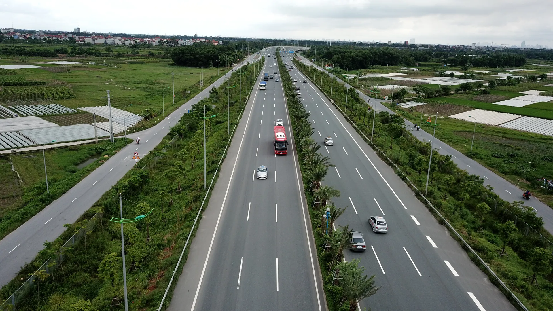 Đối với phát triển giao thông, hiện nay tỷ lệ quỹ đất giao cho giao thông còn quá thấp so với yêu cầu. Ảnh Công Hùng