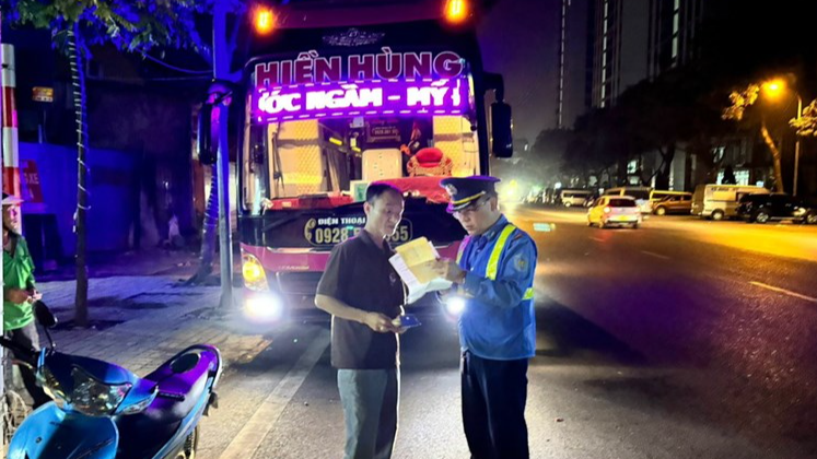 Chia ca xử lý xe khách quanh bến xe Nước Ngầm
