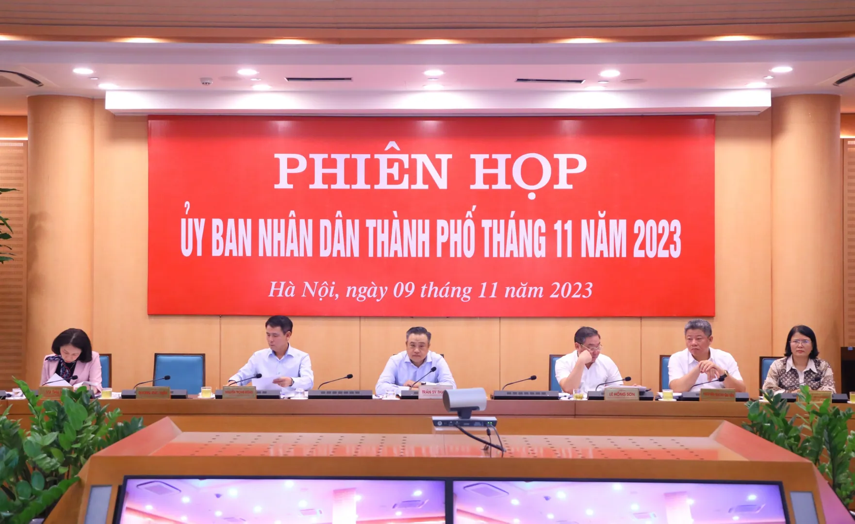 Quang cảnh phiên họp. Ảnh Thủy Tiên 