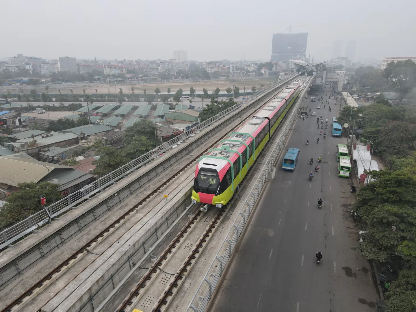 Tàu sắt đô thị dự án Nhổn - Ga Hà Nội trong đợt chạy thử nghiệm. Ảnh: Phạm Hùng