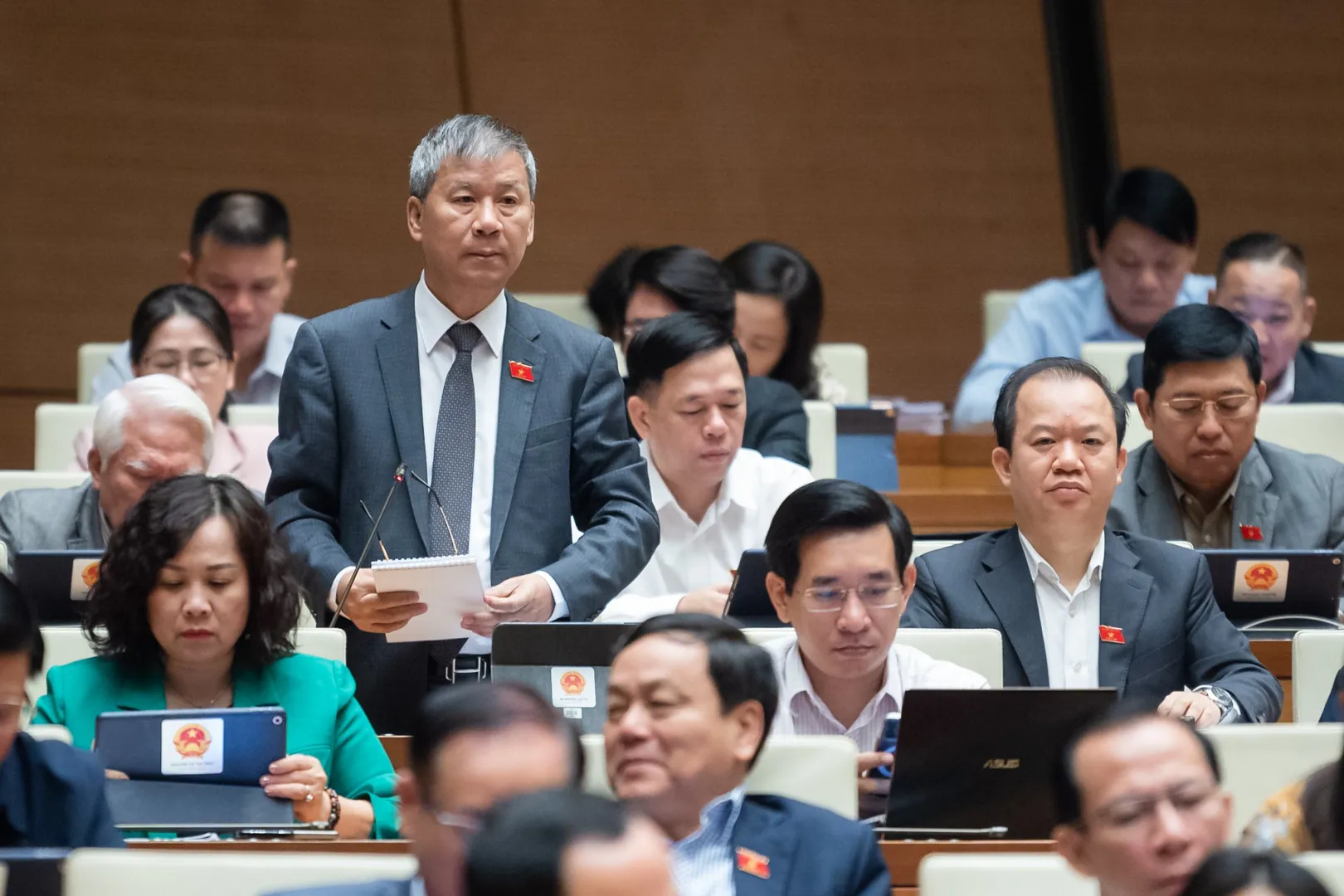 Đại biểu Nguyễn Anh Trí – Đoàn đại biểu Quốc hội TP Hà Nội phát biểu ý kiến. Ảnh: Phạm Thắng