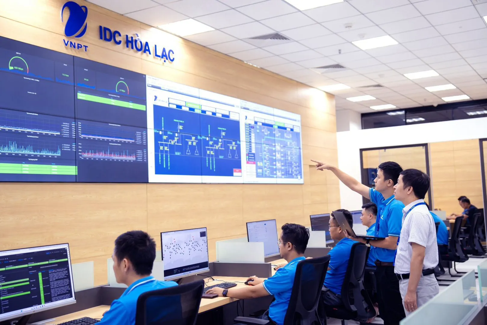 VNPT IDC Hòa Lạc cung cấp không giới hạn IP tĩnh, cổng kết nối với băng thông lớn ra Internet từ hàng trăm tới hàng nghìn Mbps. Ảnh: Tú Ân