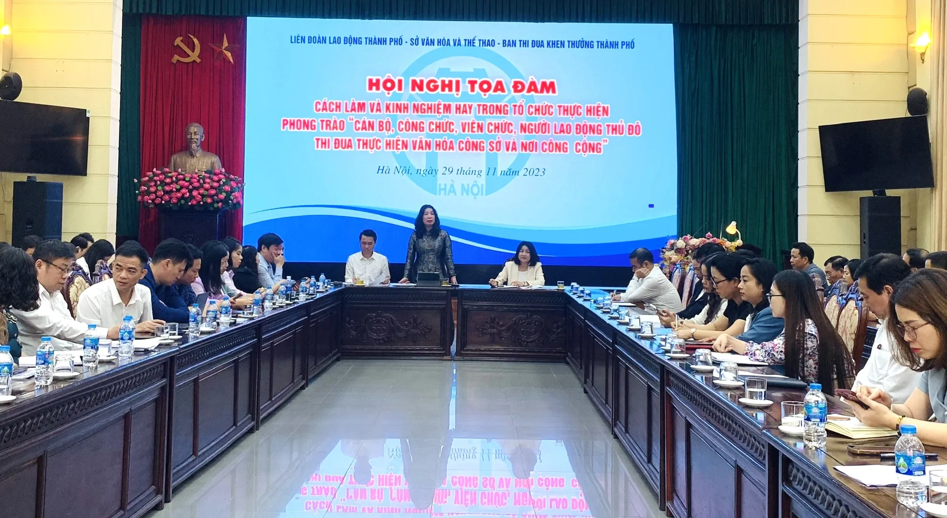 Các đại biểu tham dự buổi tọa đàm