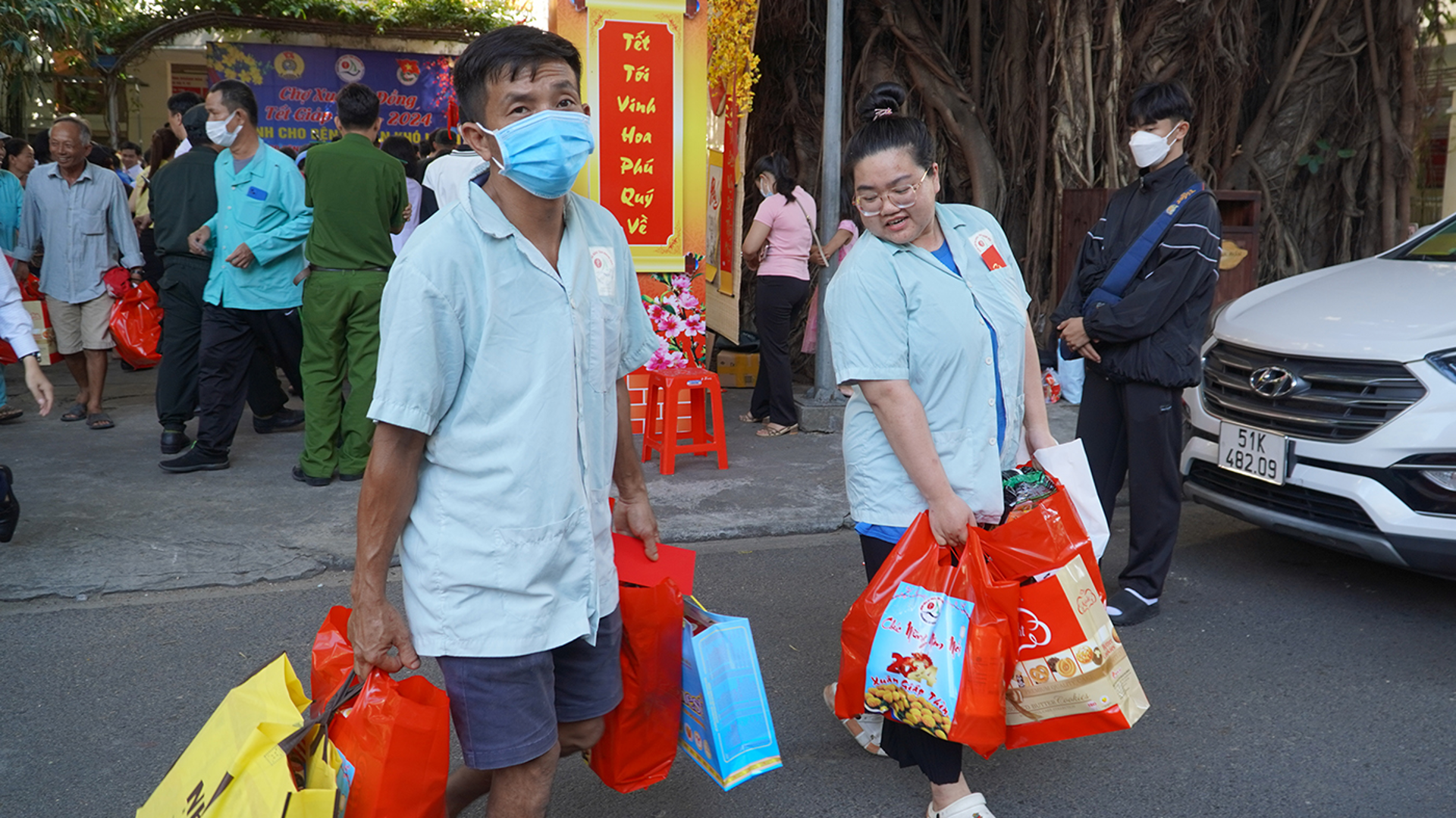 Phiên chợ Tết 0 đồng cho bệnh nhân nghèo tràn ngập niềm vui ngày cuối năm