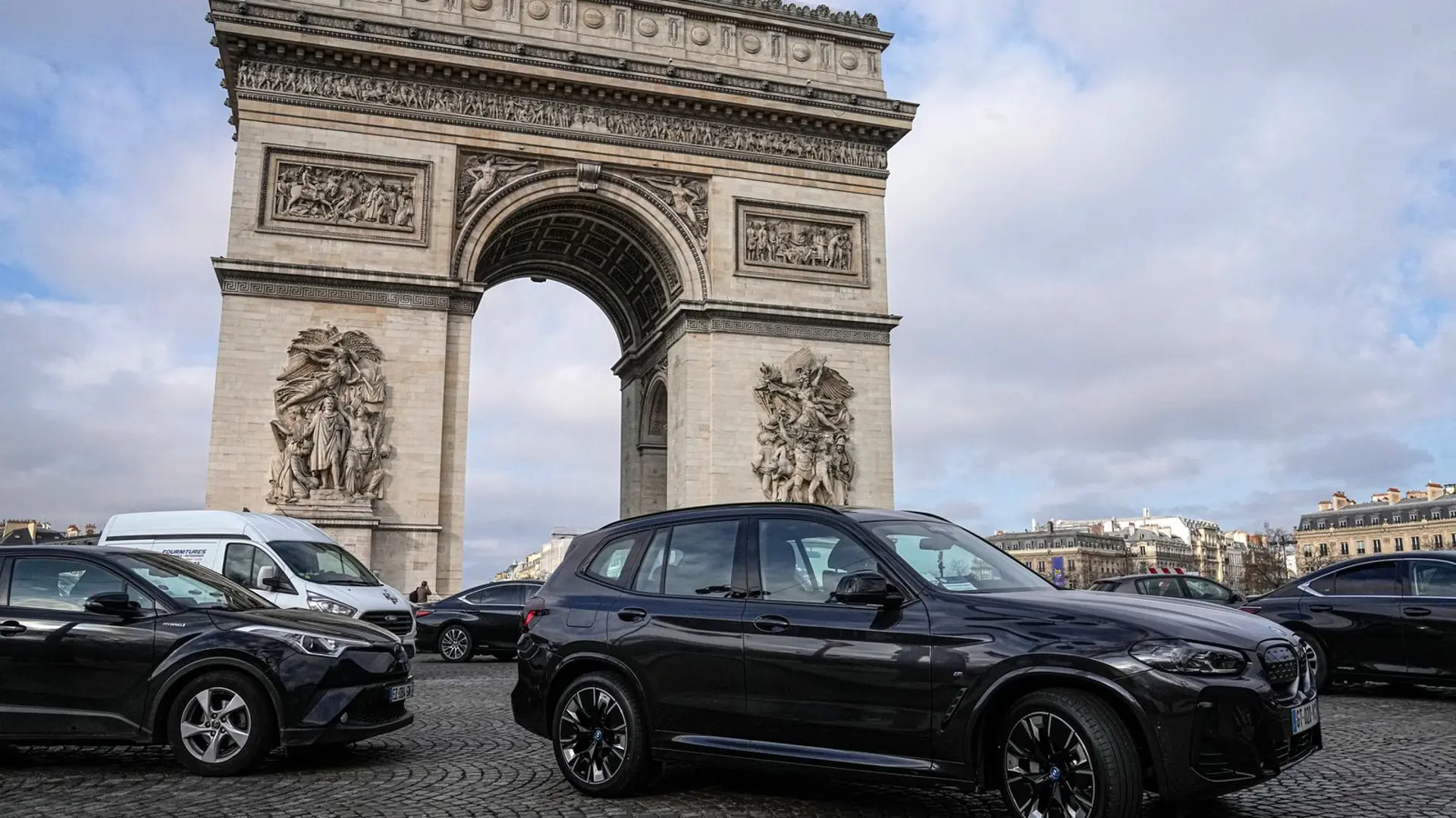 Paris tăng phí đậu xe, thêm kinh nghiệm cho nhiều thành phố