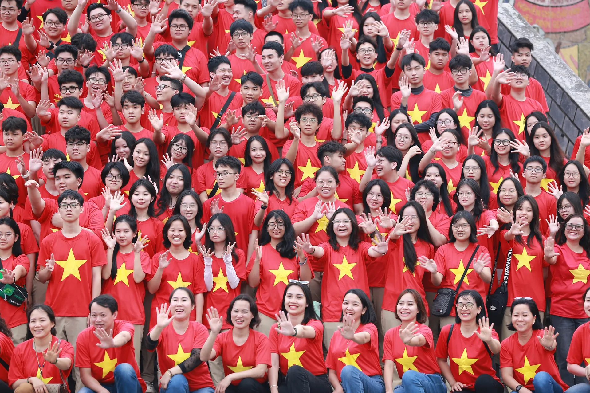 Học sinh Trường THPT Phan Huy Chú - Đống Đa (Ảnh: FBNT)