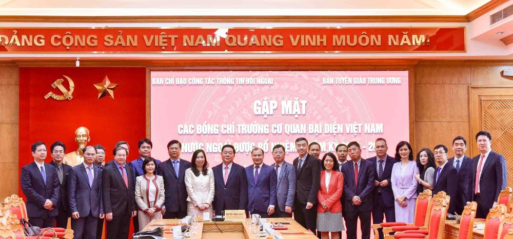 Vietnamese diplomats to help bridge domestic and foreign media