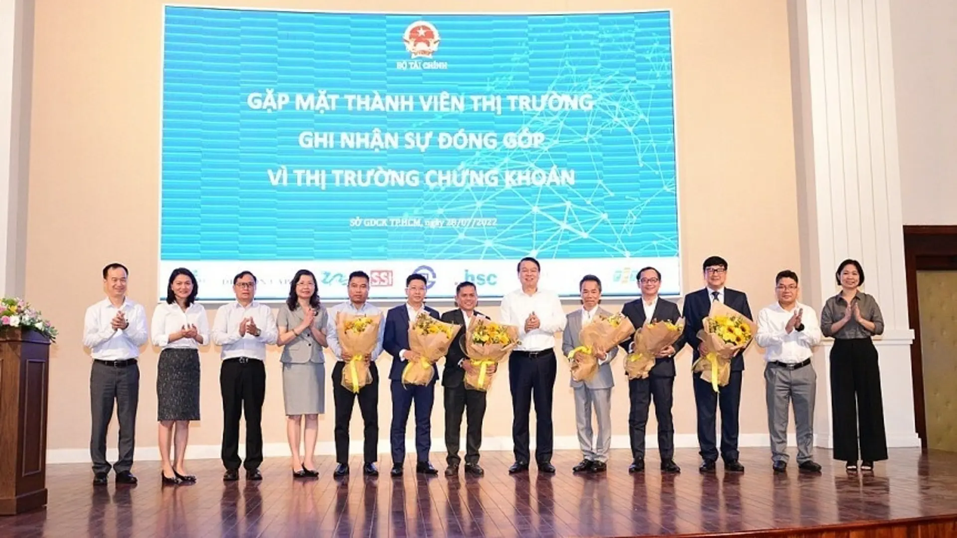 Thị trường chứng khoán: “chìa khóa” công nghệ nhìn từ 100 ngày “giải cứu HoSE”