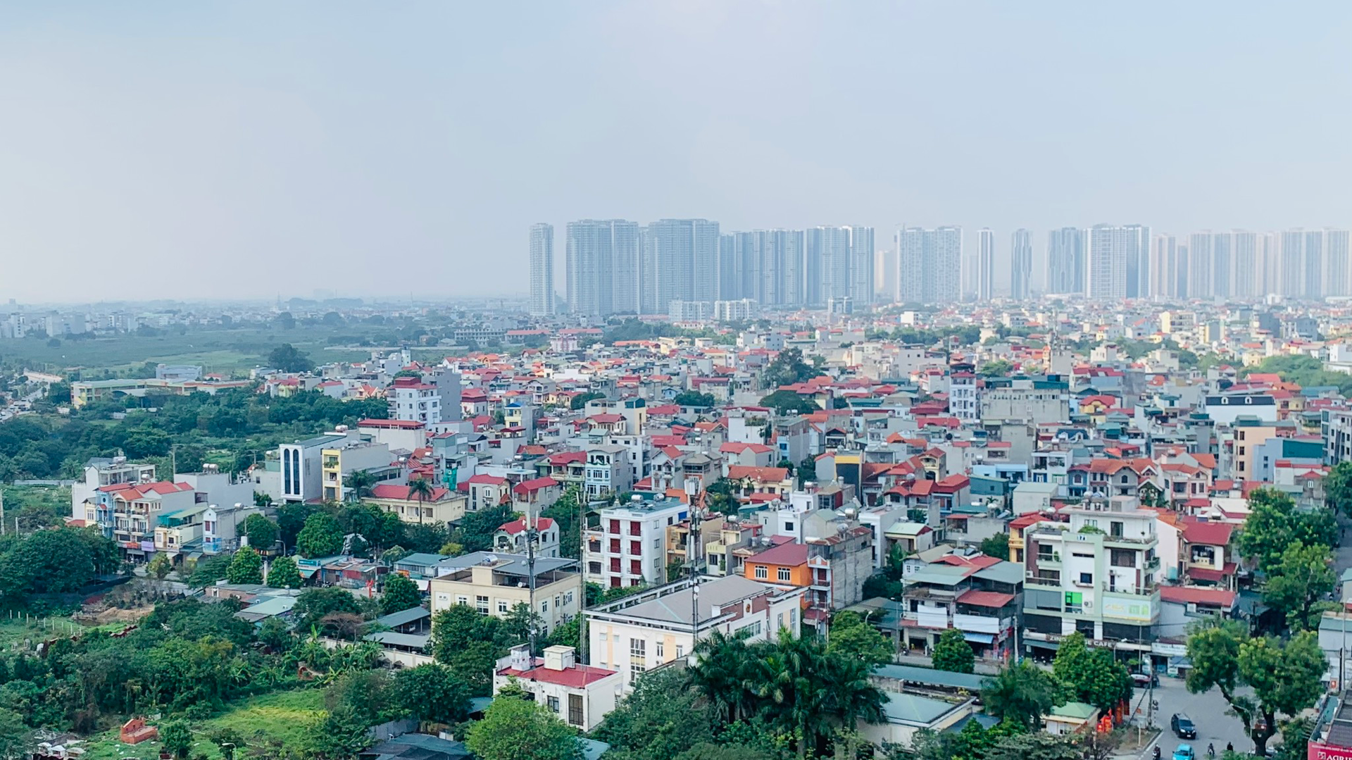 Xã bán đất trái pháp luật có bị xử lý?