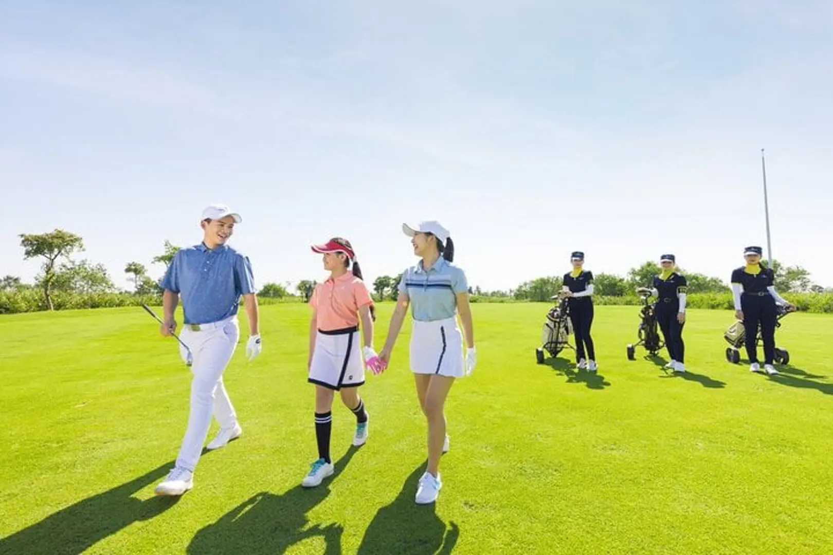 Biến golf thành tiện ích kế bên nhà, Vinhomes Royal Island hút khách thượng lưu