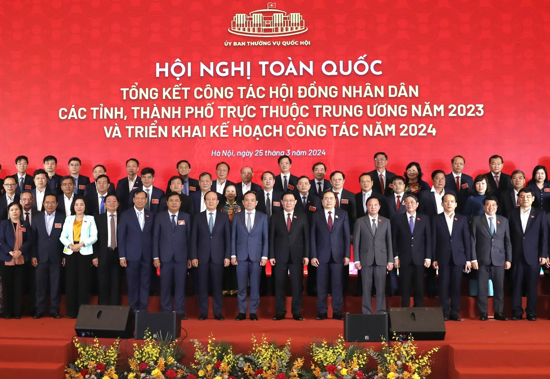 Các đại biểu tham dự hội nghị chụp ảnh chung. Ảnh: Thanh Hải