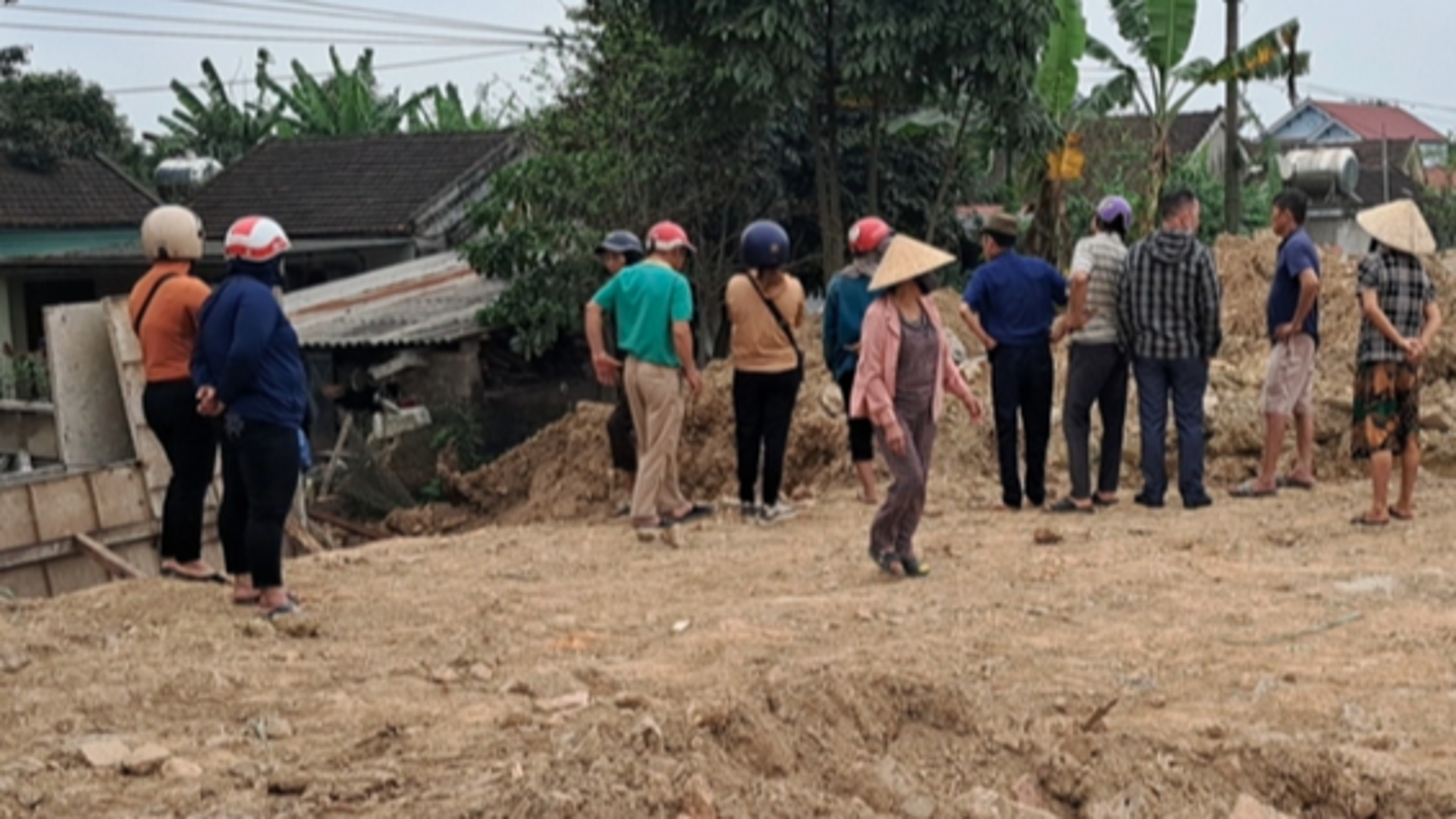 Nghệ An: sập tường rào, một người đàn ông tử vong 