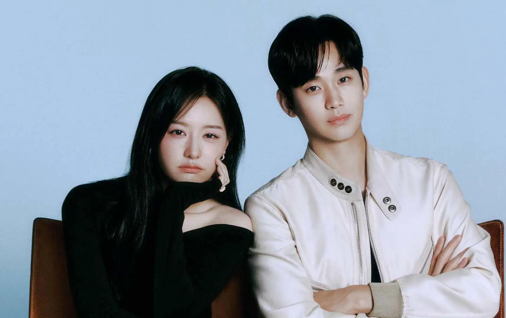 Bộ đôi "Queen of tears" Kim Soo Hyun và Kim Ji Won tung ảnh thân mật