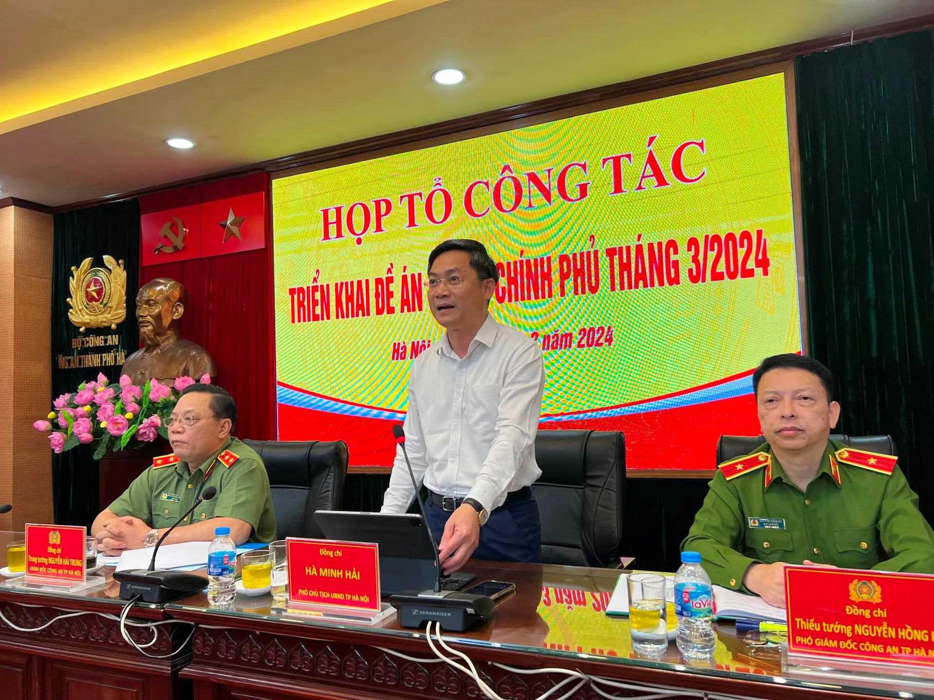 Phó Chủ tịch UBND TP Hà Minh Hải phát biểu tại hội nghị. Ảnh: Chu Dũng