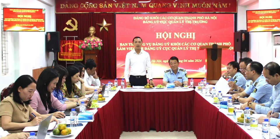 Bí thư Đảng ủy Khối các cơ quan TP Hà Nội Doãn Trung Tuấn phát biểu tại hội nghị. Ảnh: Linh Chi
