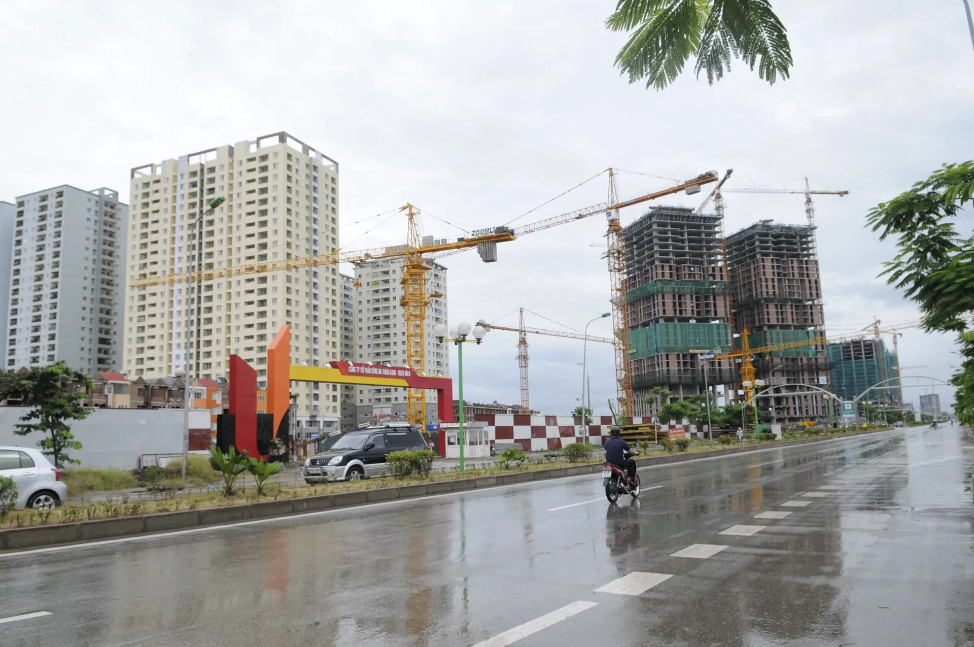 Luật Kinh doanh BĐS 2023 đã bổ sung nhiều quy định mới, trong đó có nội dung giới hạn tiền đặt cọc mua nhà ở hình thành trong tương lai. Ảnh: Hải Linh