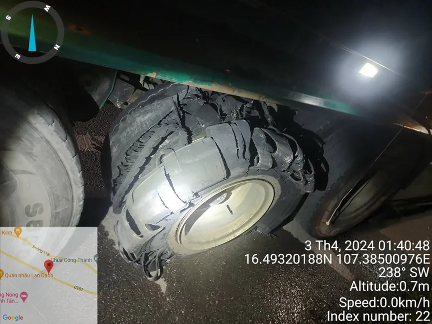 Loạt ôtô nổ lốp trên cao tốc Cam Lộ-La Sơn: không thể tưới nước giảm nhiệt