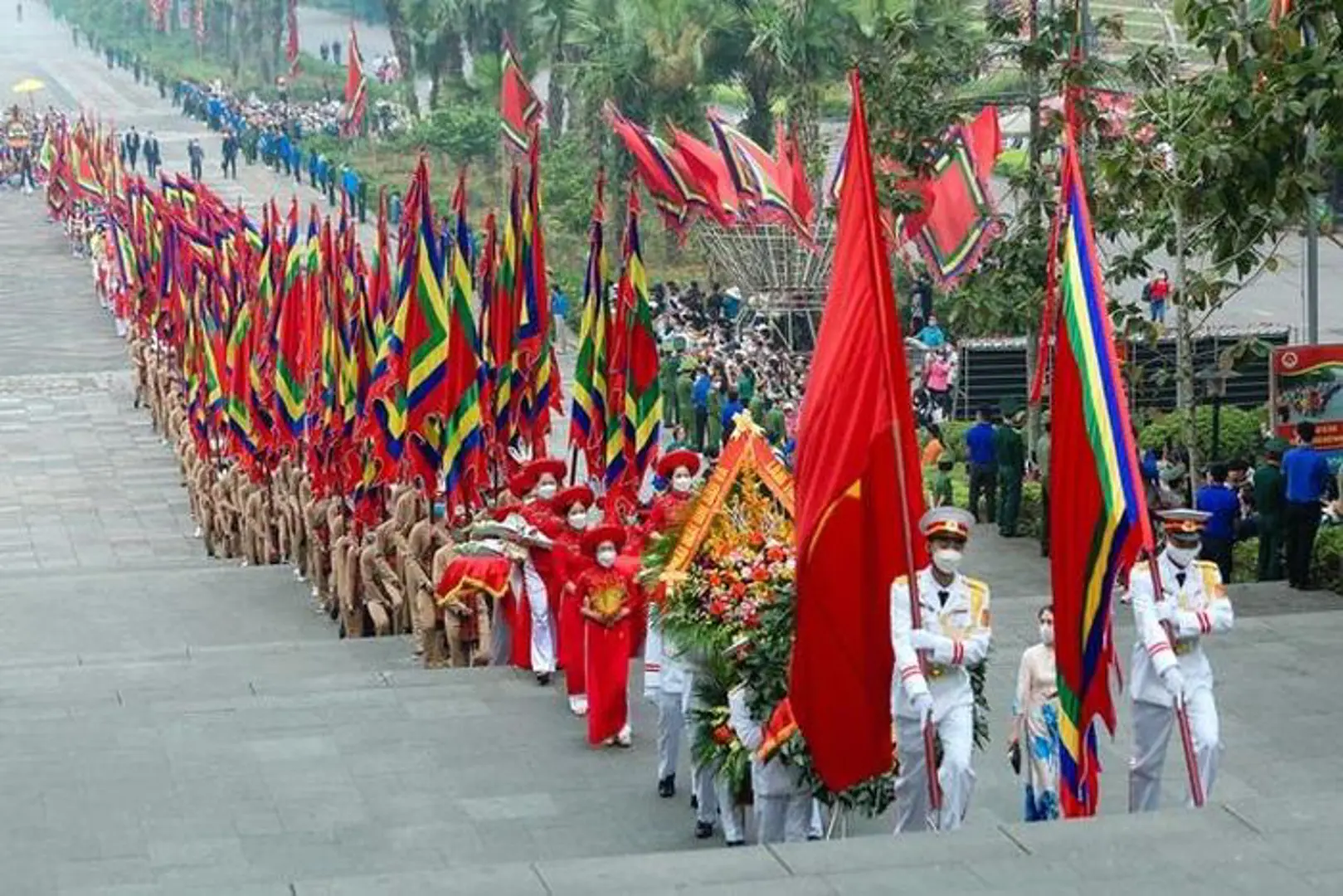 Tham gia giao thông dịp giỗ Tổ Hùng Vương thế nào để tránh tắc?