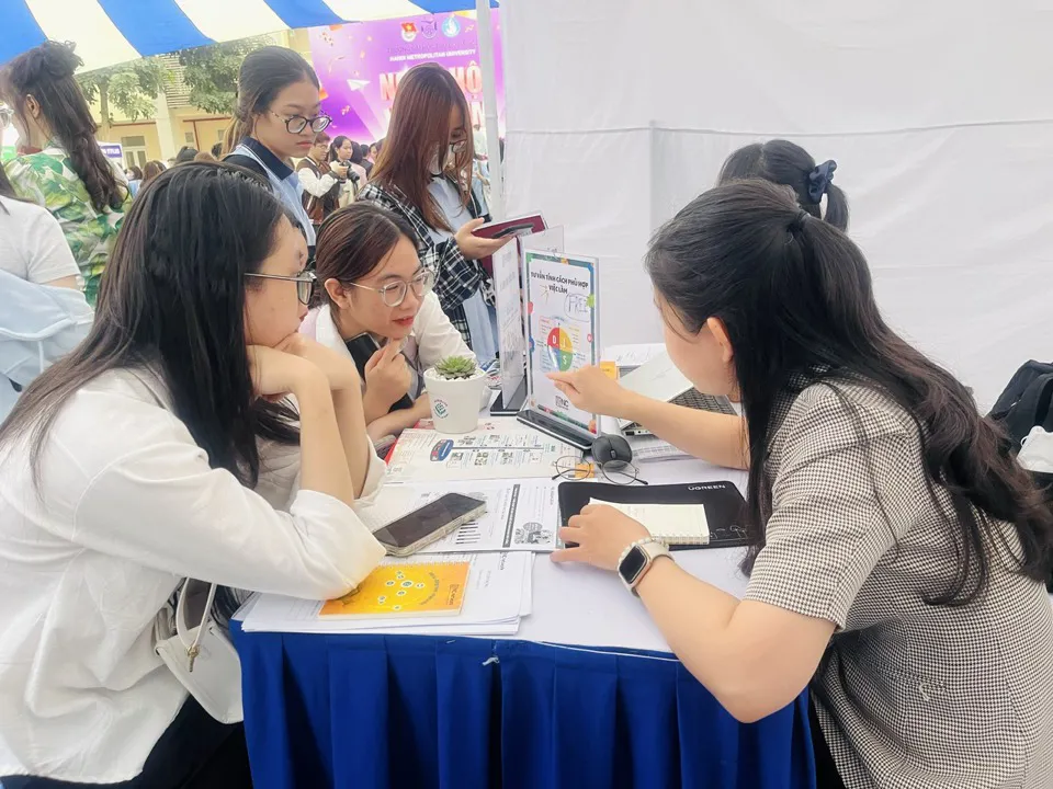 Nhiều cơ hội việc làm hấp dẫn cho sinh viên. Ảnh: Nam Du