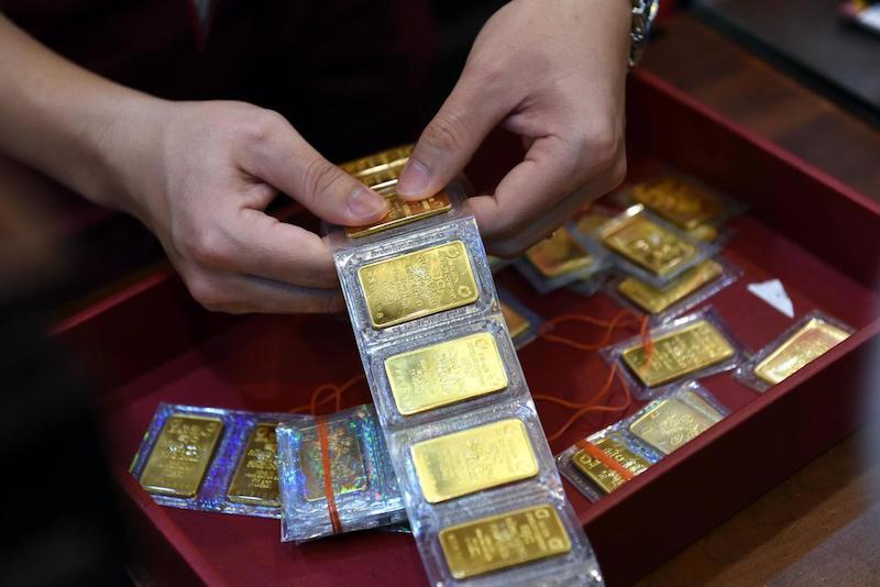 Central bank to auction gold to calm domestic market