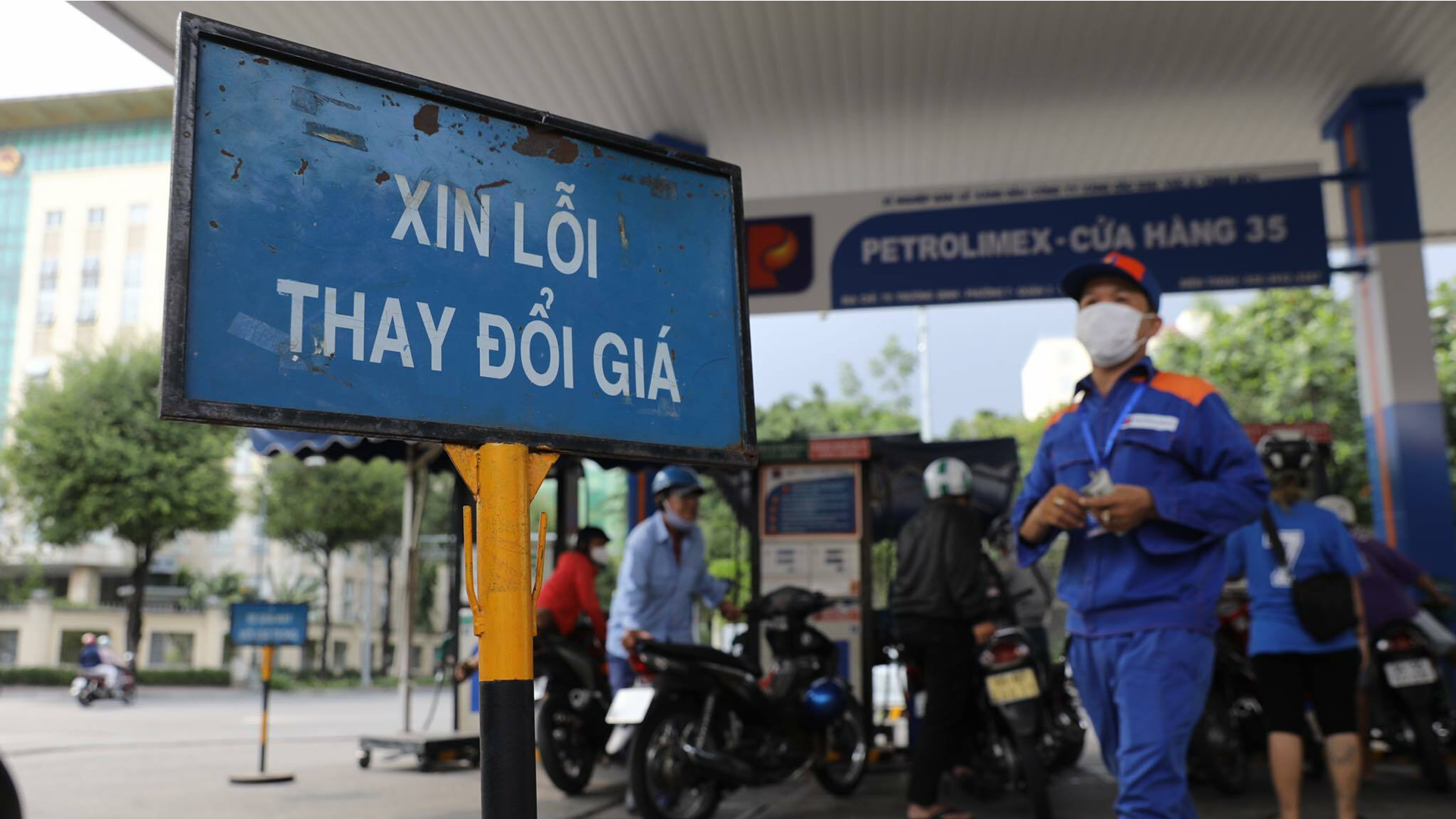 Giá xăng tăng 400 đồng/lít trước ngày nghỉ giỗ Tổ Hùng Vương
