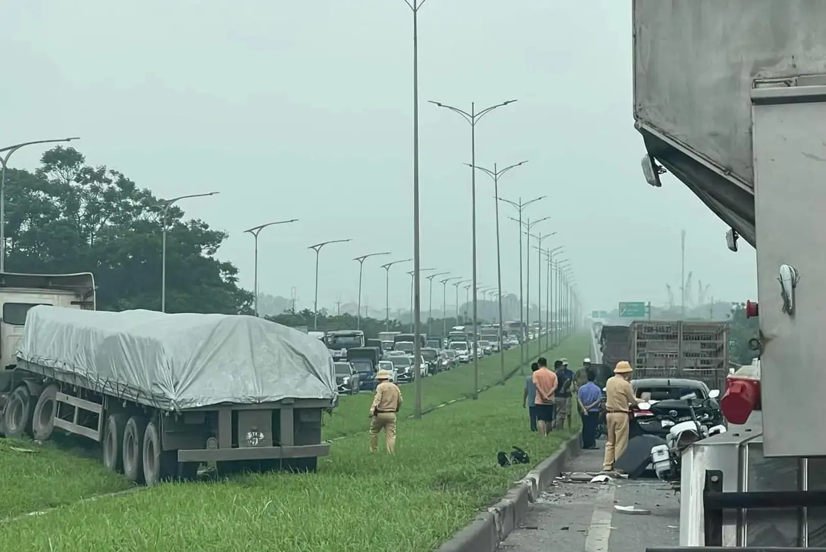 Tai nạn liên hoàn tại cầu Phù Đổng