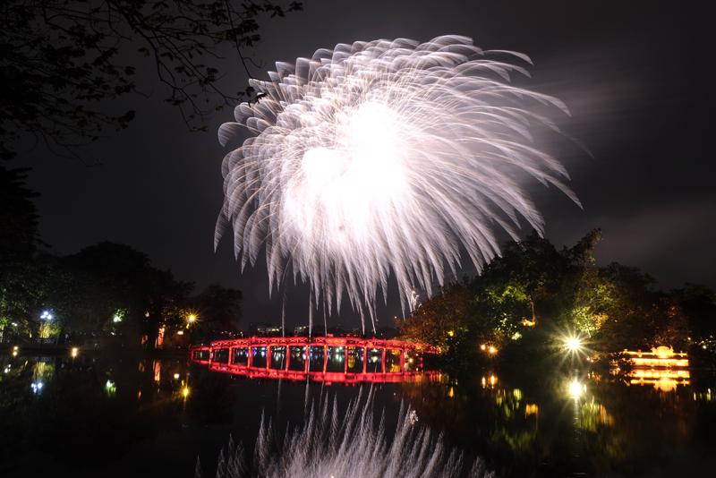 Fireworks to light up Hanoi's 70th Liberation Day