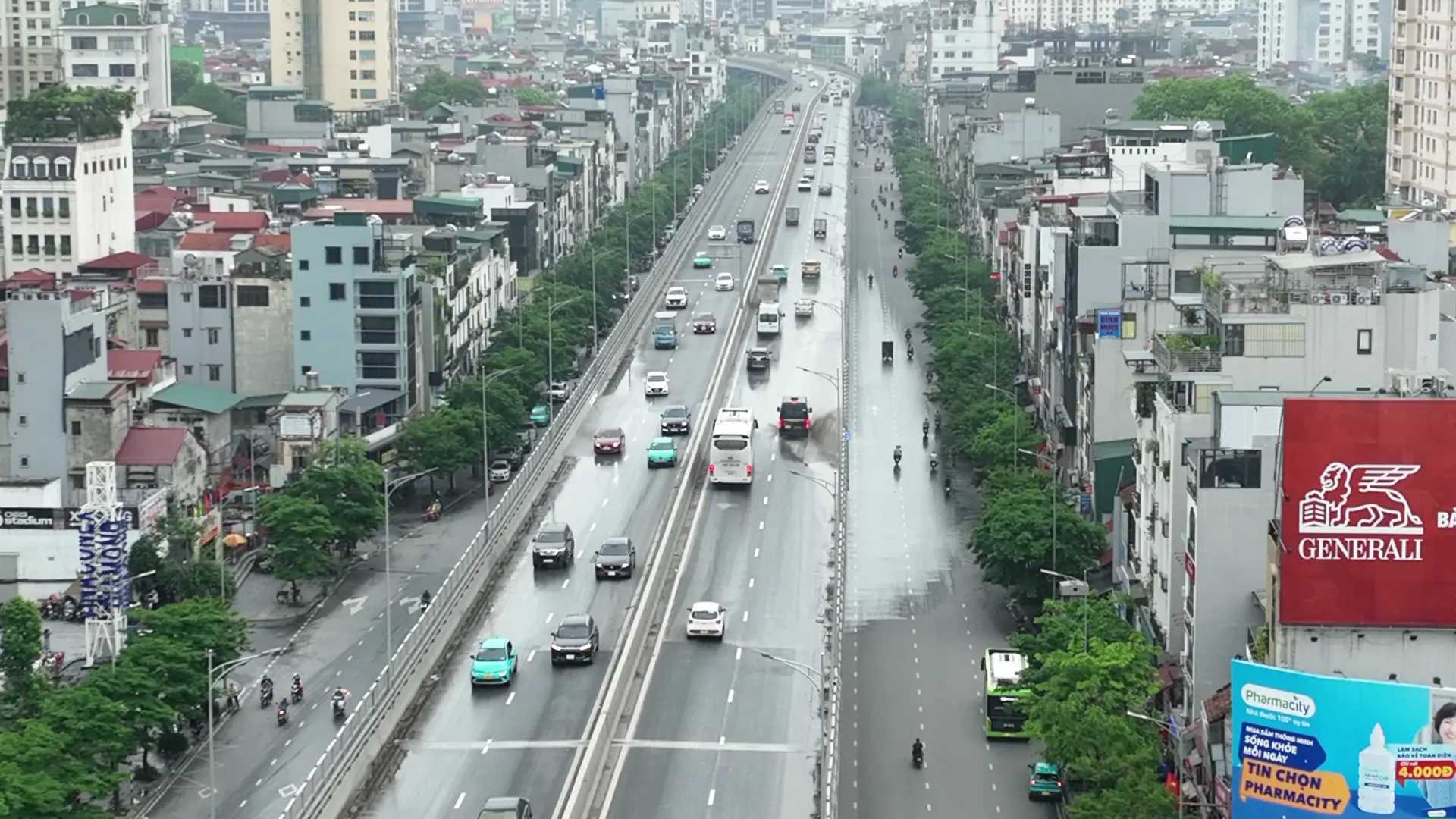 Vành đai 2 trên cao cứ mưa là ngập do không được dọn rác thường xuyên