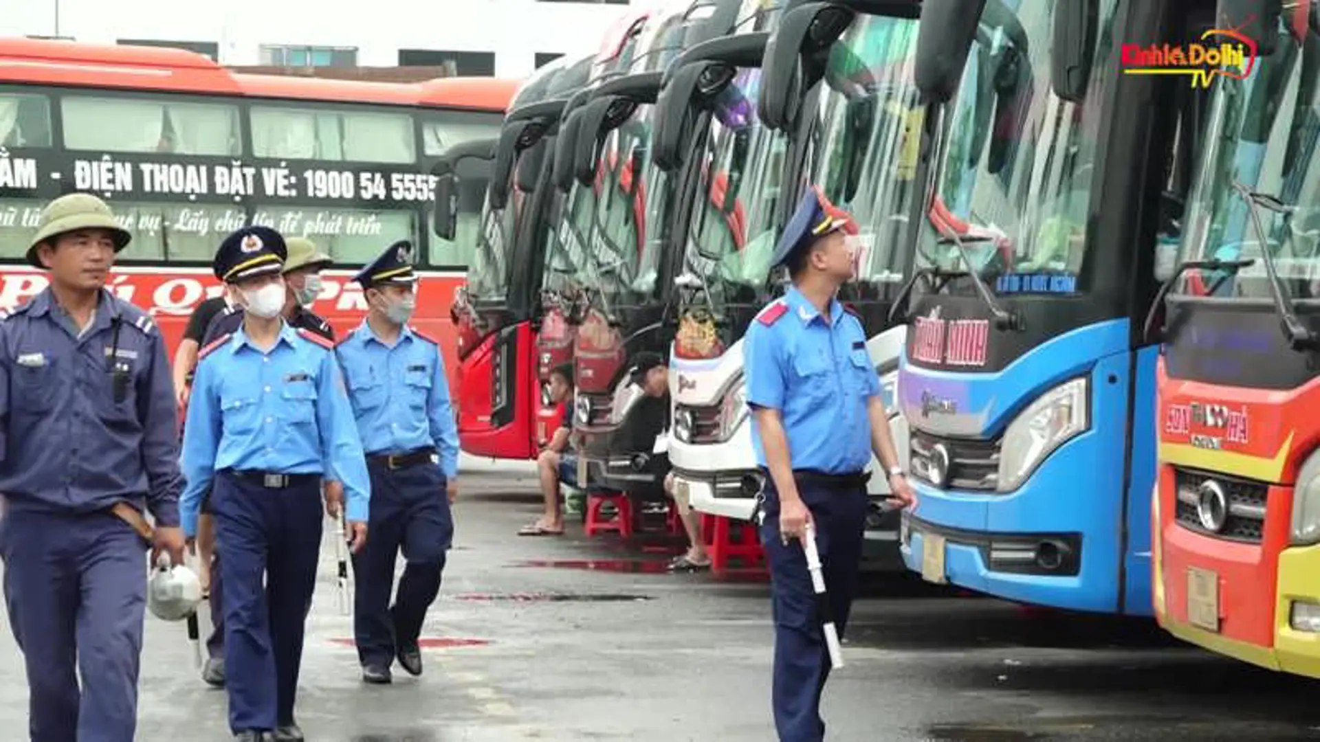 Hàng loạt xe khách các tỉnh thành vi phạm an toàn giao thông tại Hà Nội