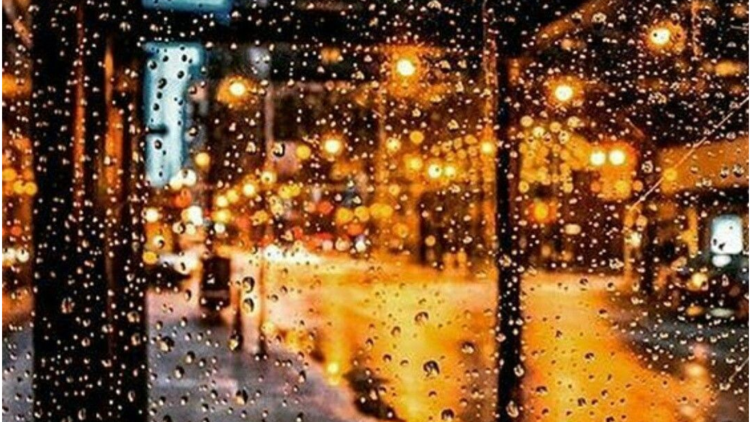 Áp thấp nhiệt đới đang mạnh thành bão, Hà Nội mưa lớn kéo dài