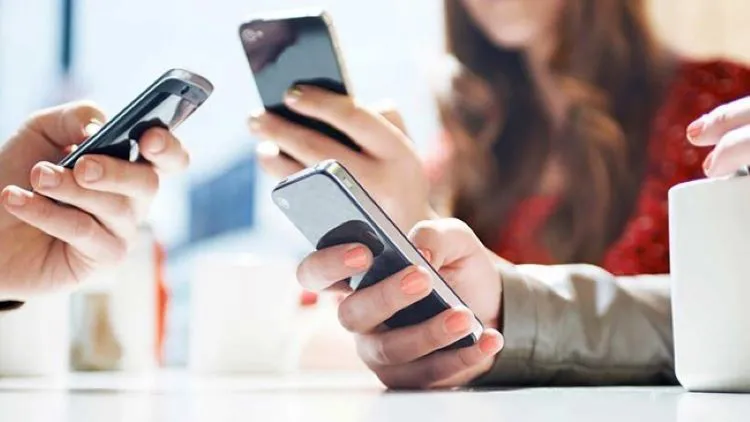 Thực trạng chứng sợ thiếu điện thoại di động ở sinh viên