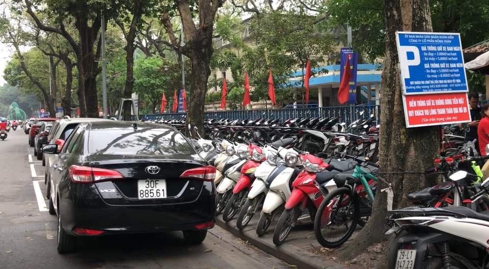 Hanoi in shortage of public parking lots