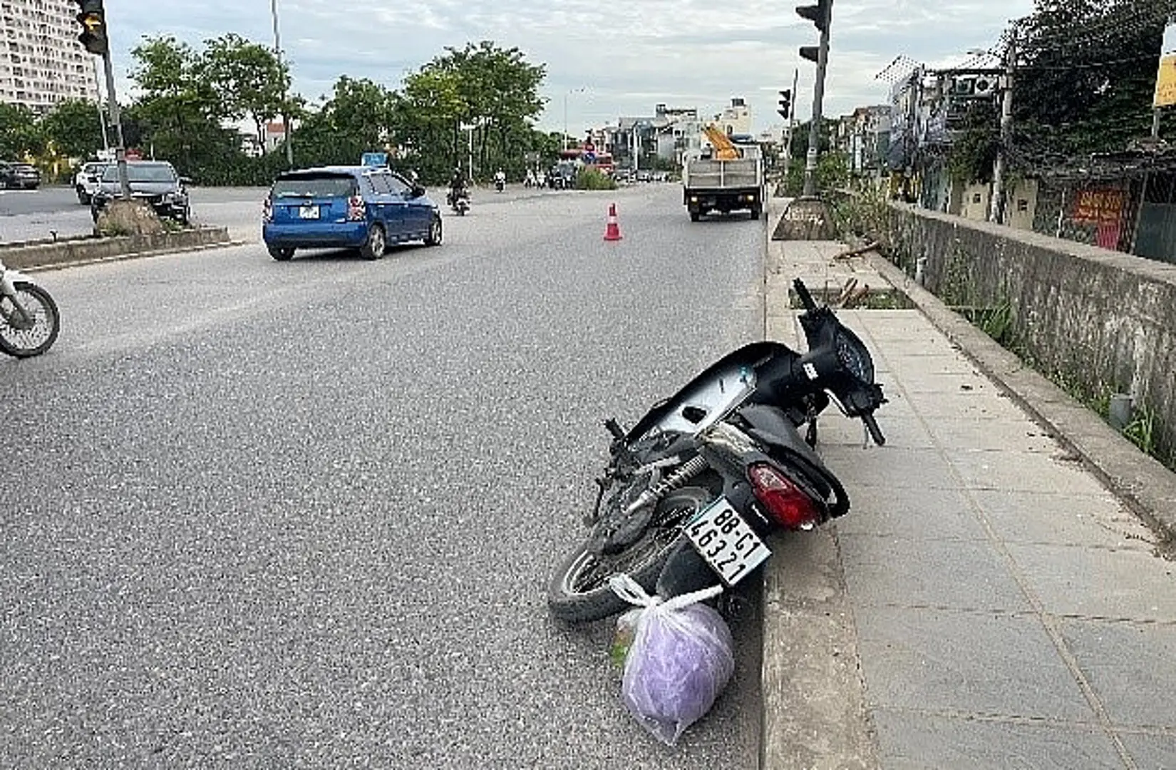 Hà Nội: tìm người biết thông tin vụ tai nạn trên đường An Dương Vương