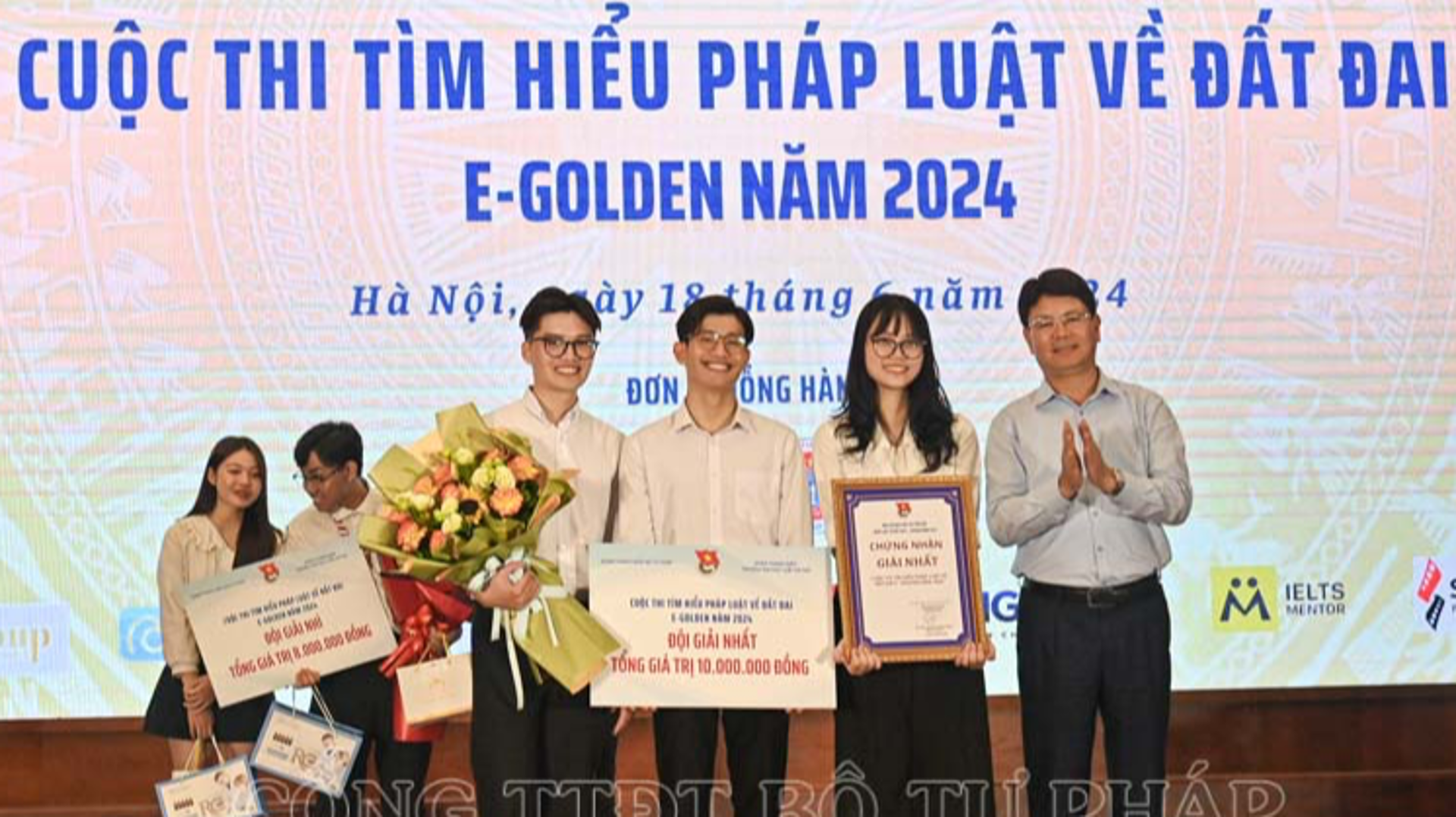 Tuyên truyền, nâng cao kiến thức pháp luật về đất đai cho sinh viên