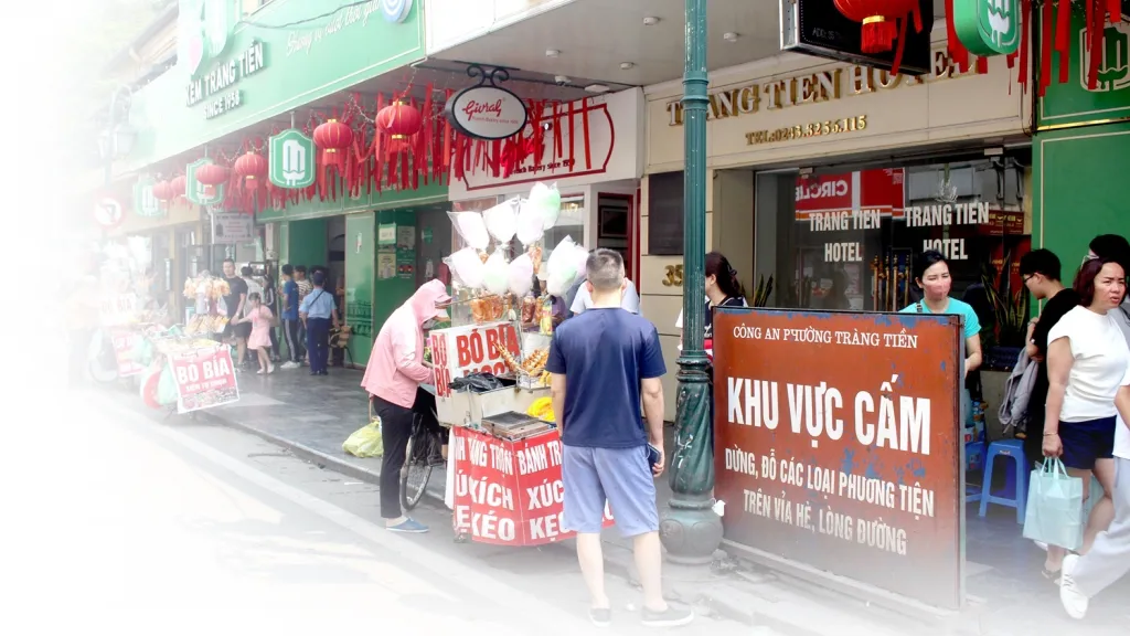 Bài 1: Ra quân xử lý vi phạm trật tự trên vỉa hè, lòng phố