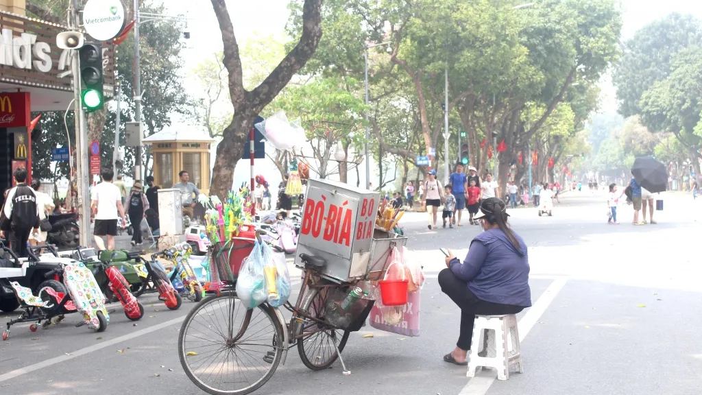 Bài 2: Phớt lờ vi phạm để mưu sinh