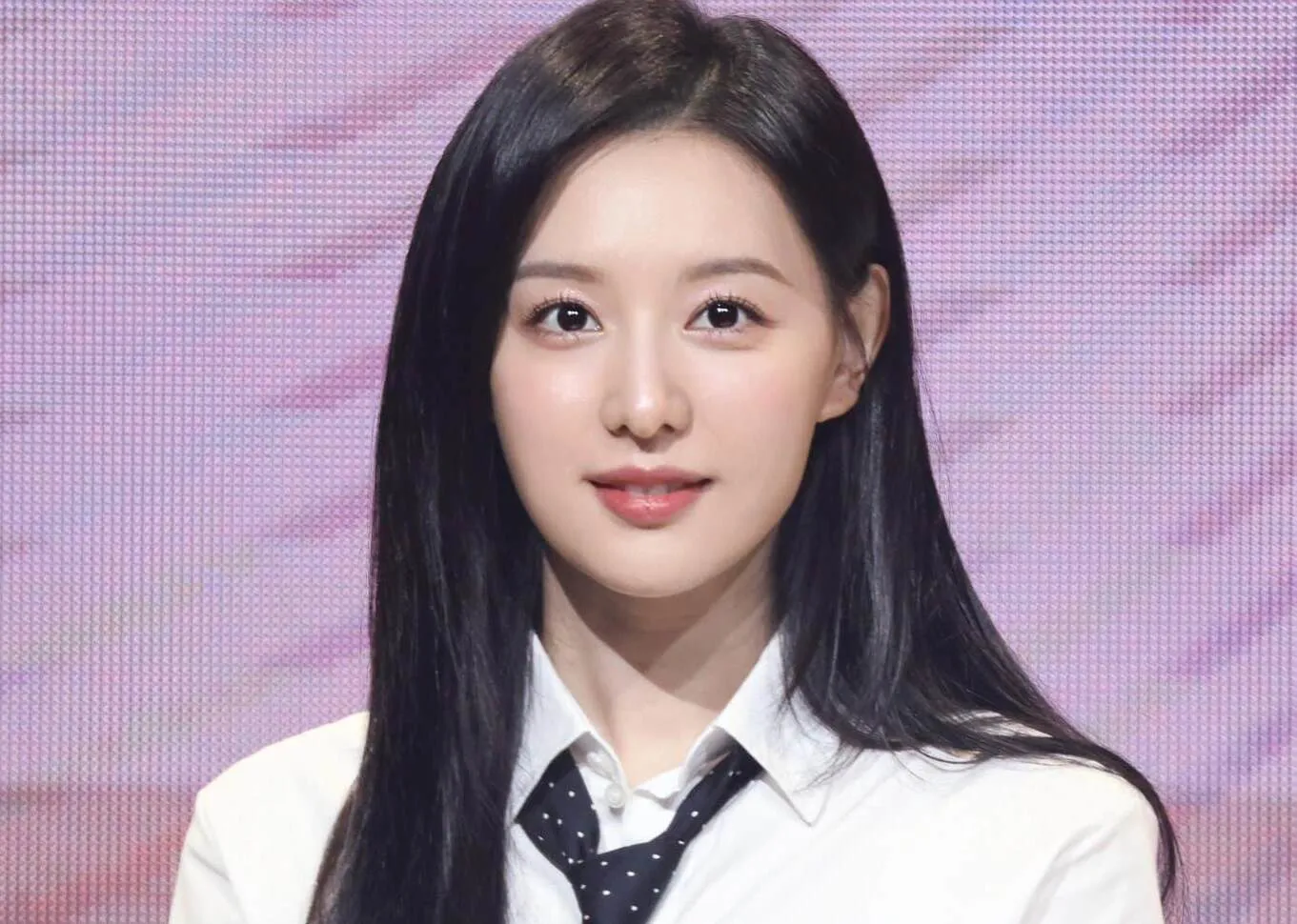 "Nữ hoàng nước mắt" Kim Ji Won bất ngờ bị Dior xóa danh hiệu đại sứ