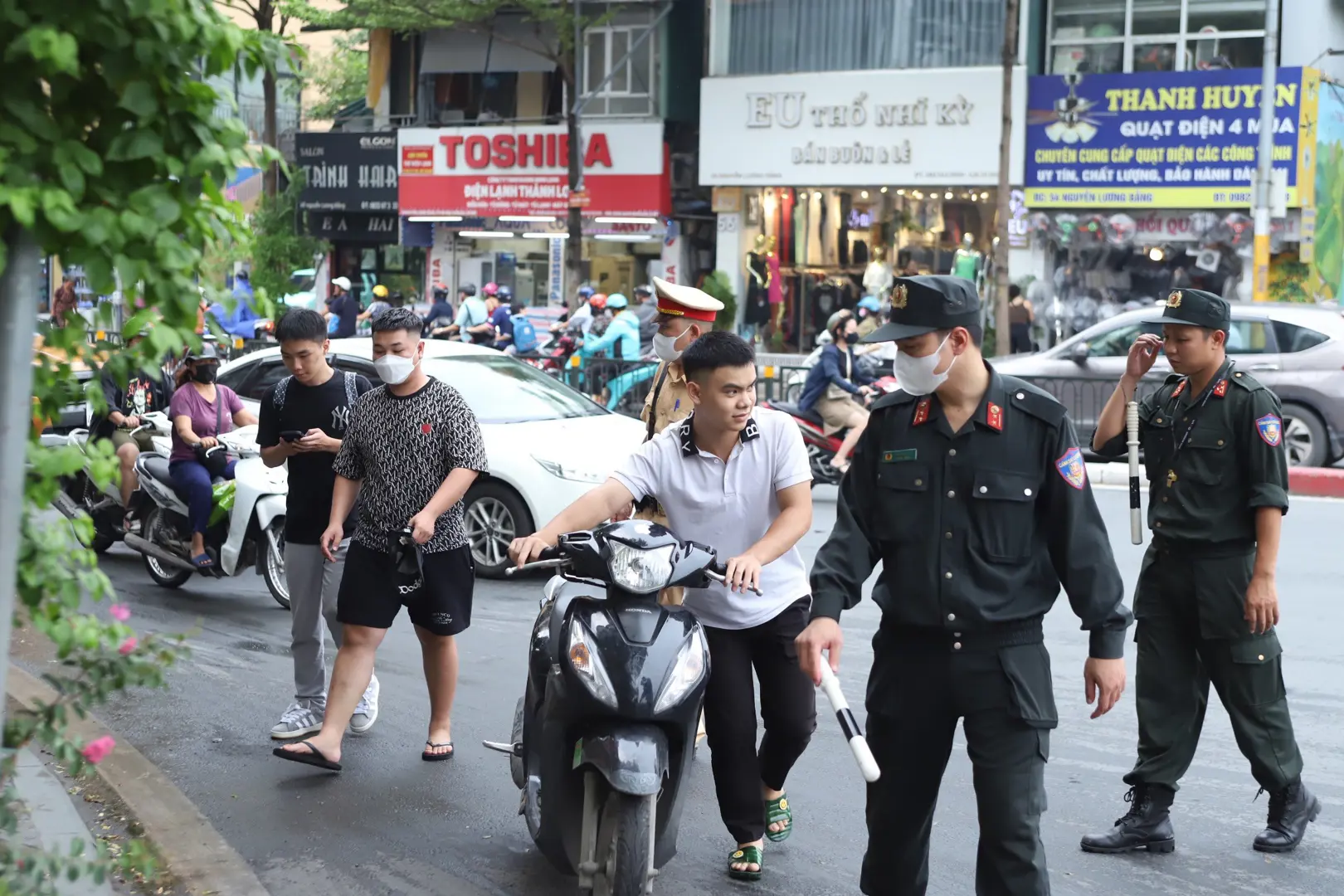 Hà Nội: tổ công tác đặc biệt góp phần “xây dựng văn hoá giao thông”