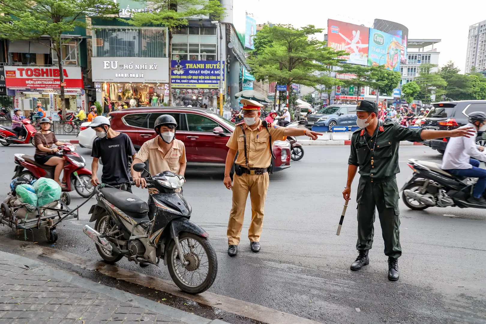 Ngày đầu xử lý vi phạm giao thông của 5 tổ công tác đặc biệt