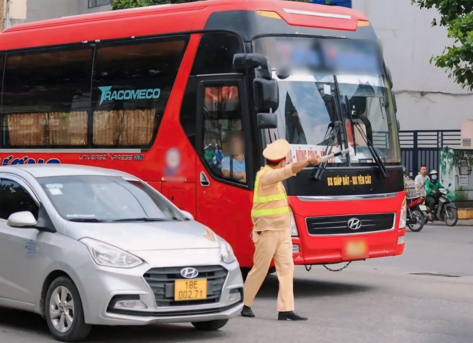 Thu hồi phù hiệu hơn 18.000 phương tiện vi phạm tốc độ