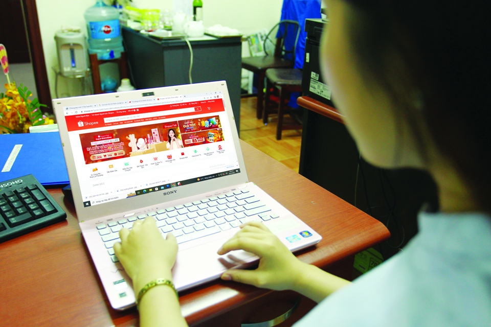 Vietnamese consumers spend US$32 million daily on online shopping