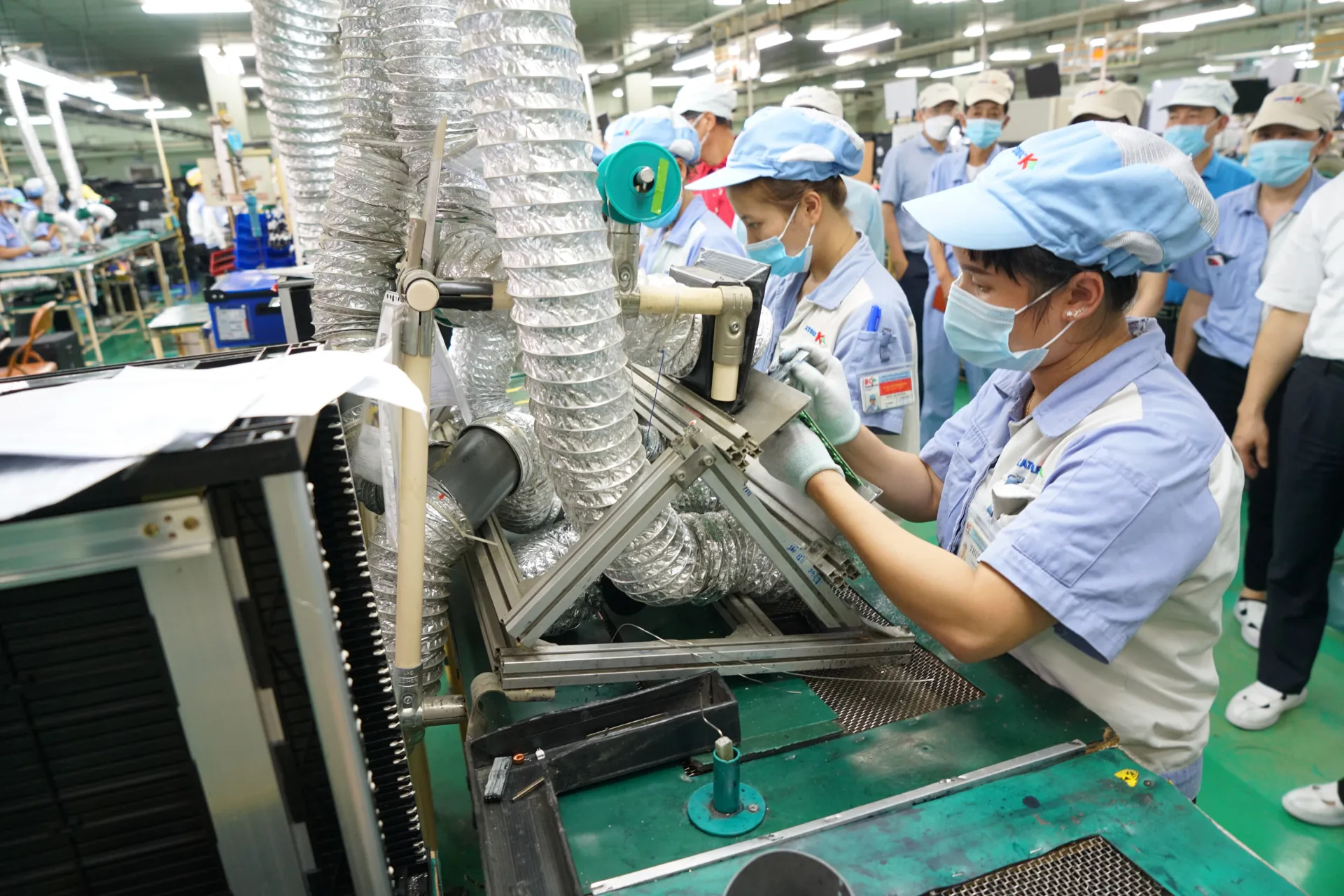 Sản xuất thiết bị điện tử tại Công ty TNHH Katolec Việt Nam, Khu công nghiệp Quang Minh, Hà Nội. Ảnh: Phạm Hùng
