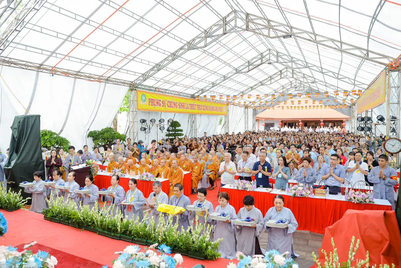 Lễ Vu Lan tại Thiền viện Sùng Phúc, quận Long Biên, Hà Nội năm 2023. Ảnh: Nguyên Lam