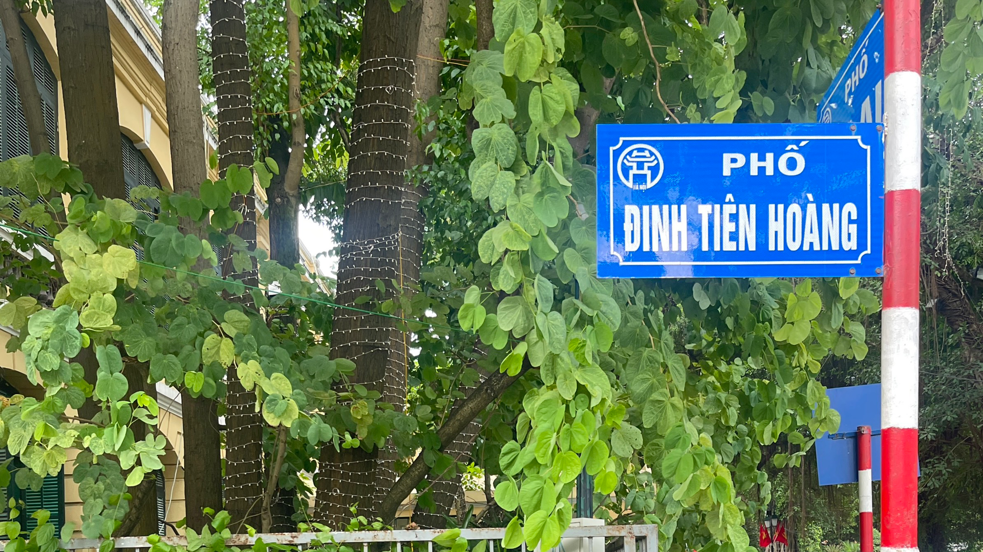 Thí điểm gắn mã QR tên đường, phố trên 139 tuyến phố tại quận Hoàn Kiếm