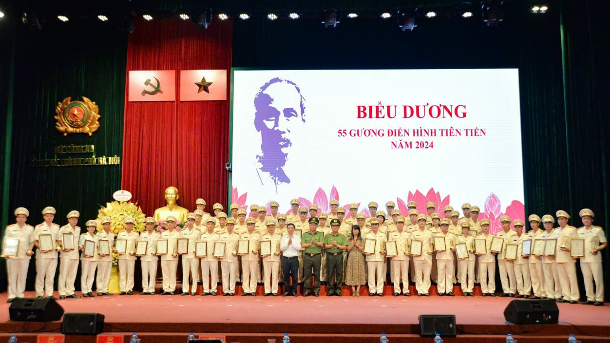 Tuyên dương 55 điển hình tiên tiến học tập và làm theo lời Bác