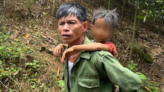 Tìm thấy bé trai mất tích bí ẩn sau khi đi ăn rằm tháng 7
