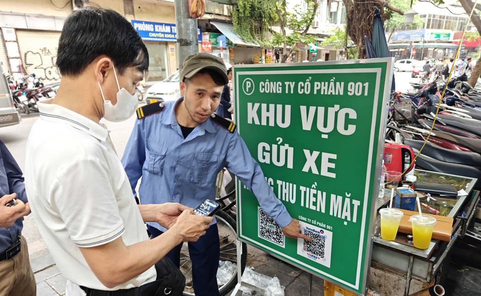 Cashless parking in Hanoi: Good model fuels smart transport 