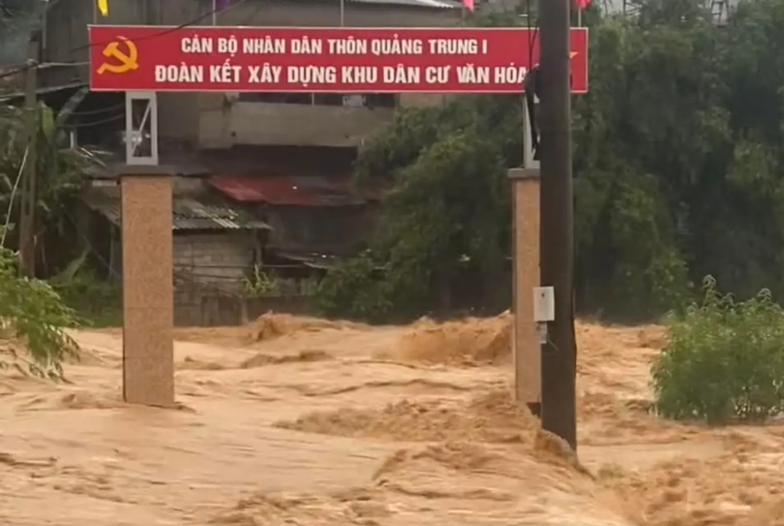 Bão tan nhưng lũ tại Lạng Sơn, Cao Bằng lên nhanh chưa từng thấy