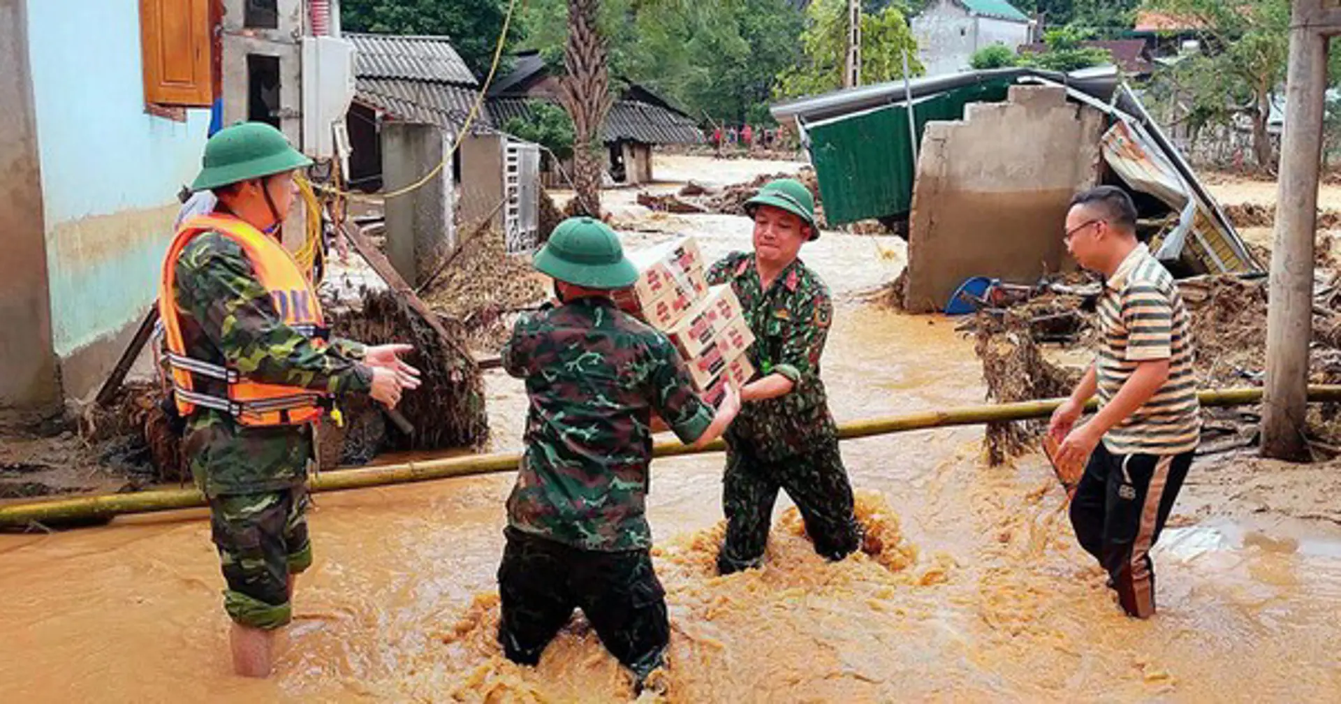 Khẩn trương cung cấp lương thực cho người dân bị ảnh hưởng bởi bão số 3