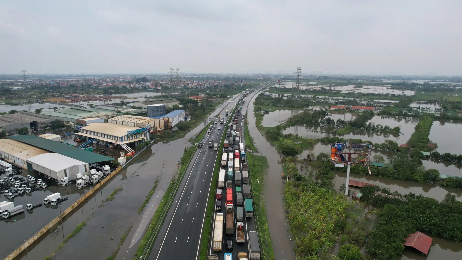 Cao tốc Pháp Vân – Cầu Giẽ ngập sâu, cần phương án thoát nước tổng thể